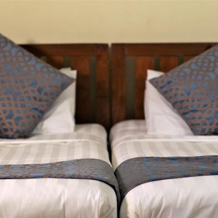במבורי Chamiachi Hotel & Apartments מראה חיצוני תמונה