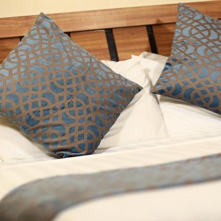במבורי Chamiachi Hotel & Apartments מראה חיצוני תמונה