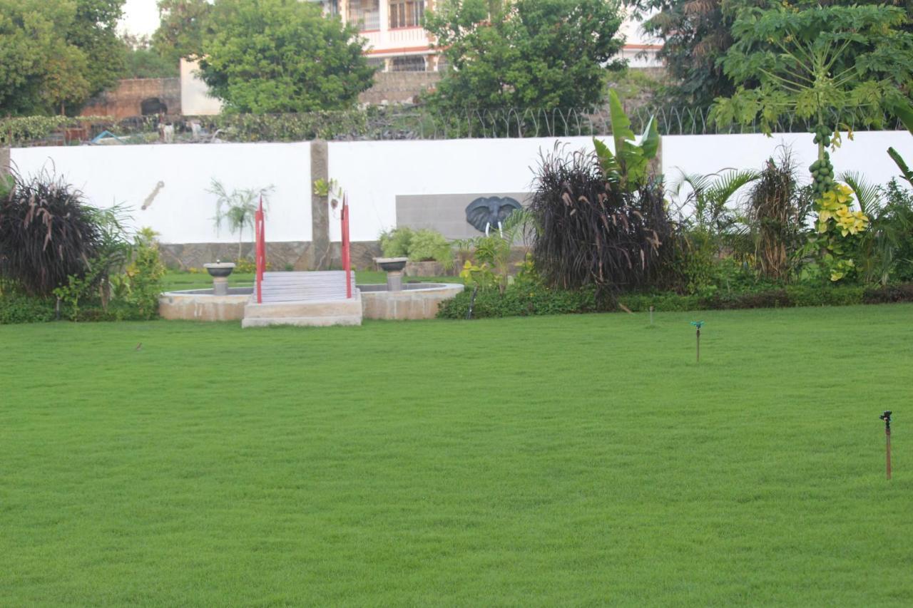 במבורי Chamiachi Hotel & Apartments מראה חיצוני תמונה