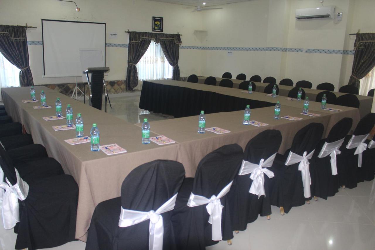 במבורי Chamiachi Hotel & Apartments מראה חיצוני תמונה