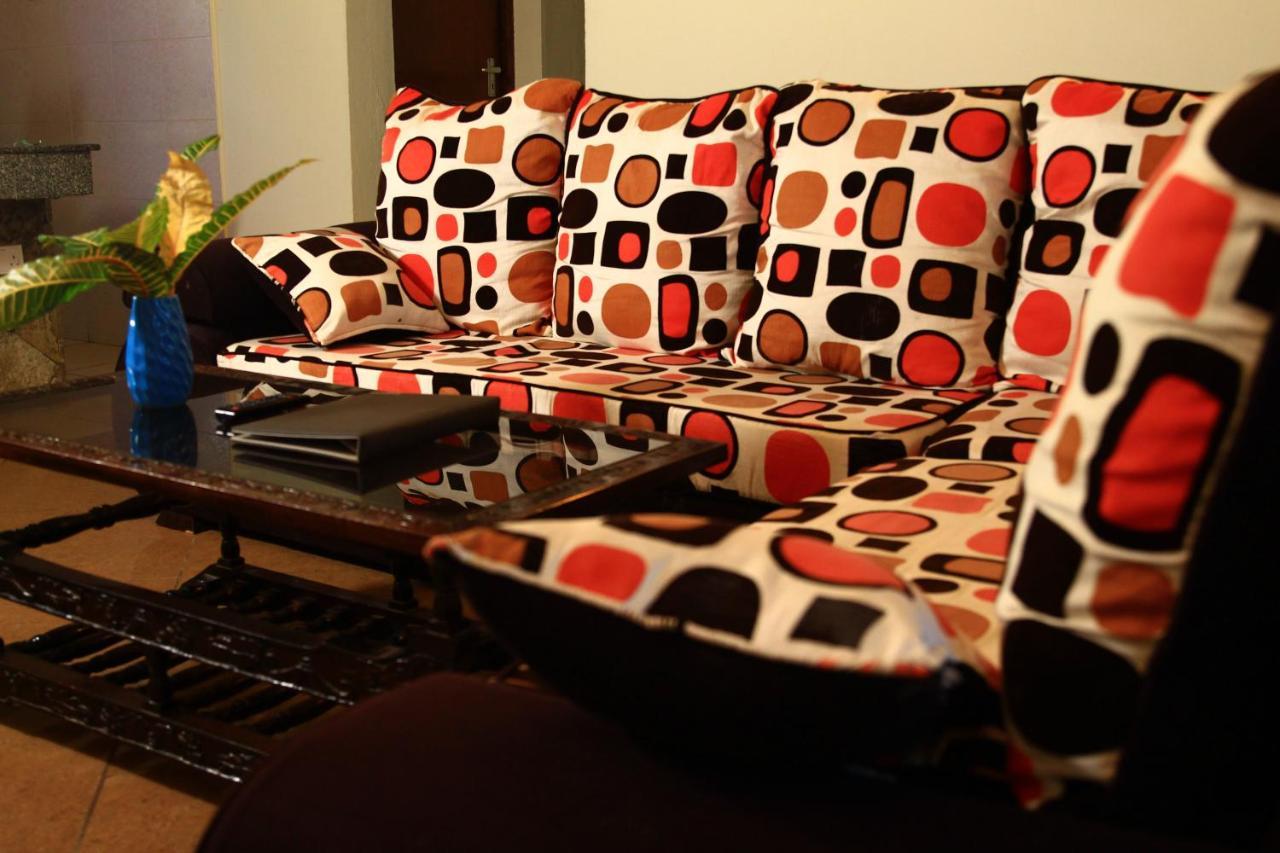 במבורי Chamiachi Hotel & Apartments מראה חיצוני תמונה